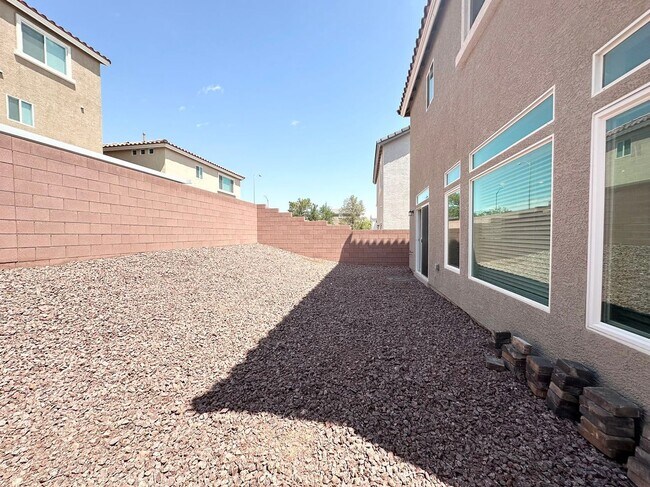 Building Photo - Fantastic two-story single-family house