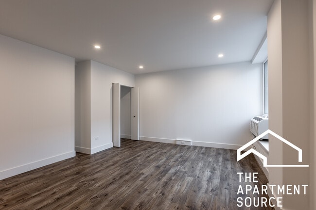 Building Photo - 941 W Carmen Ave