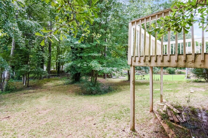 Building Photo - 1009 Hicksmil Dr SW