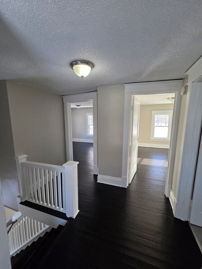 Building Photo - 2 bedroom, 1 bath house