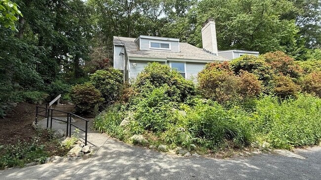 Building Photo - 24 Speen St