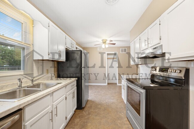 Building Photo - 2310 S Vine St