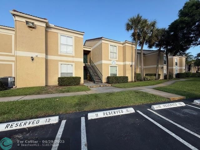 Building Photo - 899 Riverside Dr