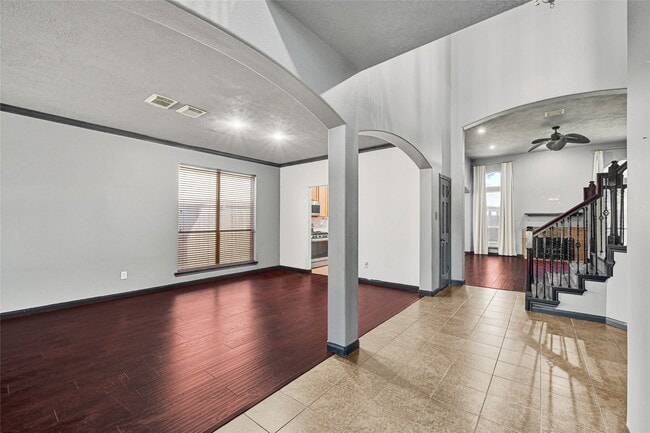 Building Photo - 8514 Discus Dr