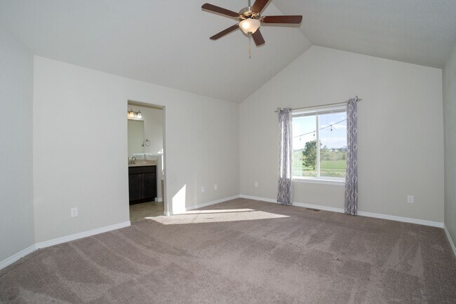 Building Photo - 5 Bed 3 Bath 3 Car Garage Rancher!!!