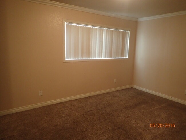 Building Photo - 2-Bed/1-Bath Condo w/Pool