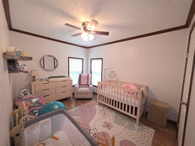 Building Photo - 21683 White Oak Dr