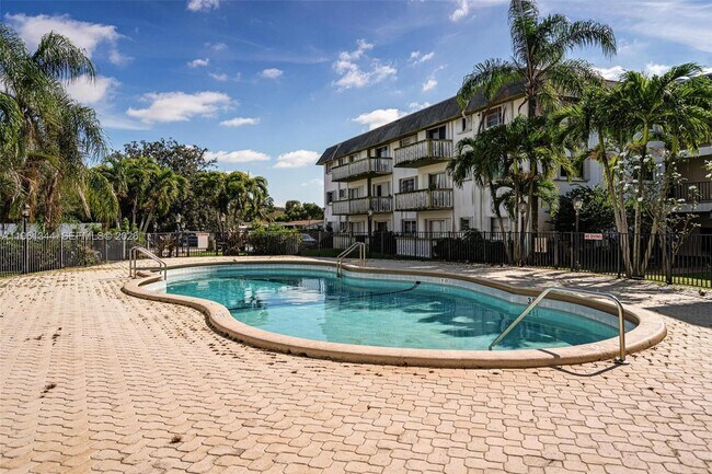 Building Photo - 15205 NE 6th Ave