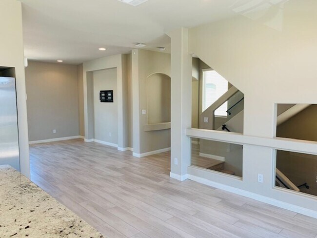 Building Photo - Beautiful Southwest Home with Dual Primary...