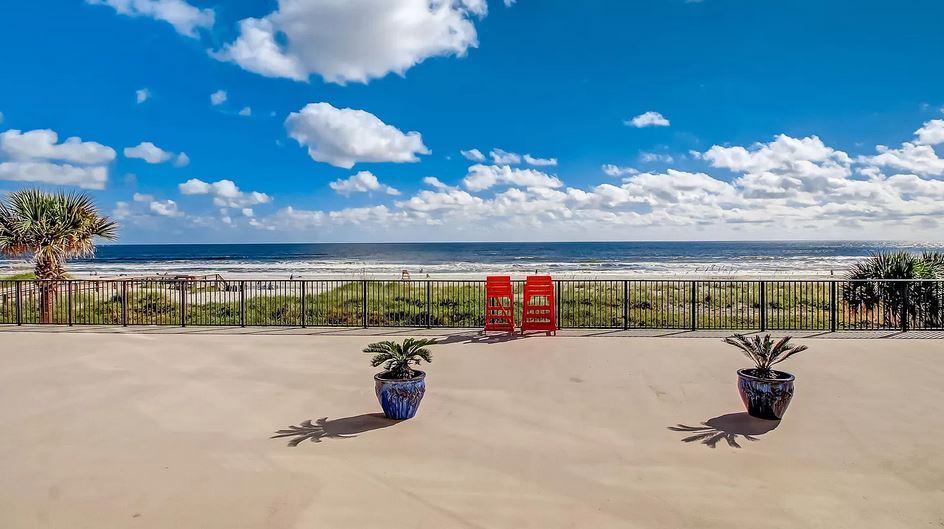 Oceanfront patio - 601 1st St S
