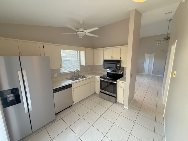 Building Photo - 2453 E Illiana St