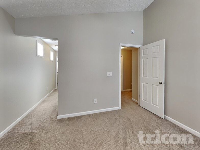 Building Photo - 250 Oak Grove Way