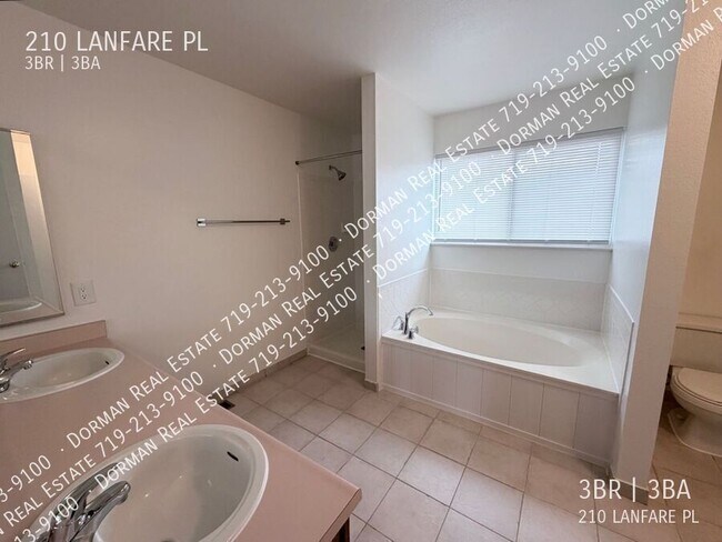 Building Photo - 210 Lanfare Pl