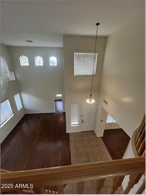 Building Photo - 576 E Julian Dr