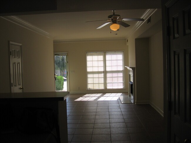 Building Photo - 233 Fairmont Ct