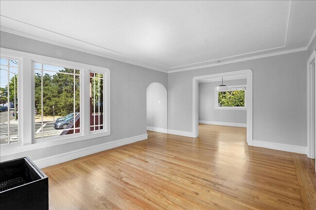 Building Photo - 5020 Shafter Ave