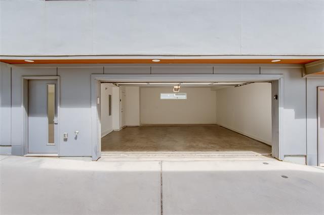 Building Photo - 1505 S Akard St