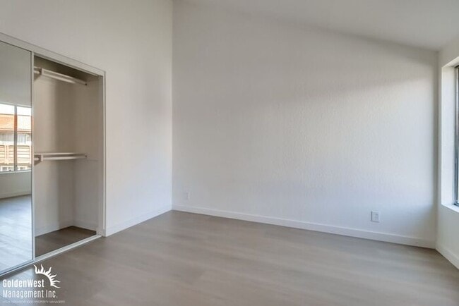 Building Photo - Newly Remodeled 2Bdm 1Ba Condo Located in Oceanside!