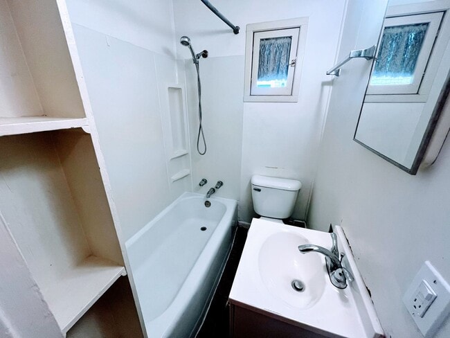 Building Photo - Adorable 2BR / 1BA House in North Pacific Beach