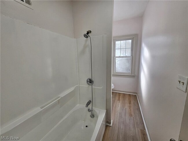 Building Photo - 3430 Beechwood Ave