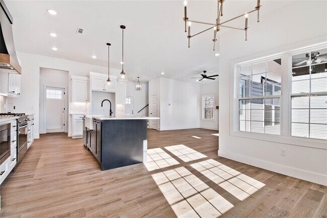 Building Photo - 20 S Kirby Dr