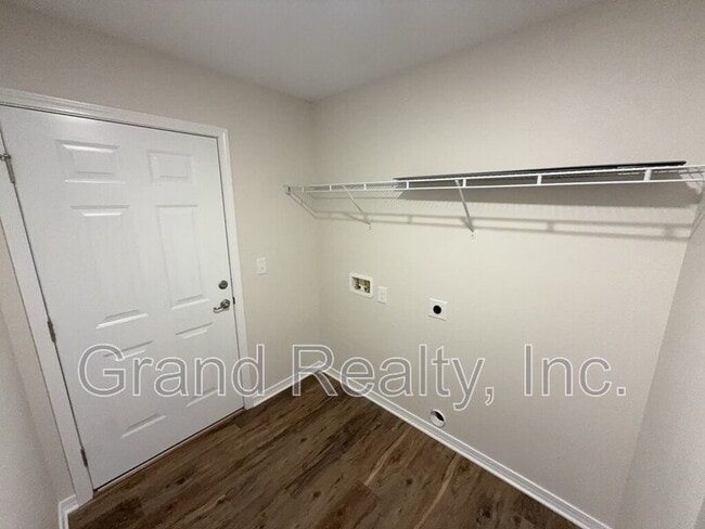 Building Photo - 4208 Eleanor St