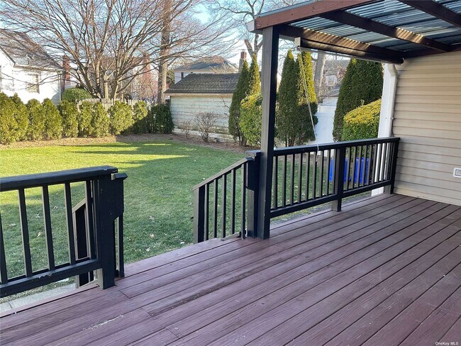 Building Photo - 49 Forest Ave