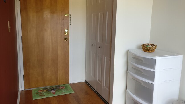 Foyer - 804 Stratford Dr