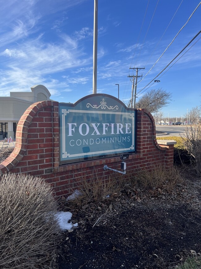 Building Photo - 2040 N Rand Rd