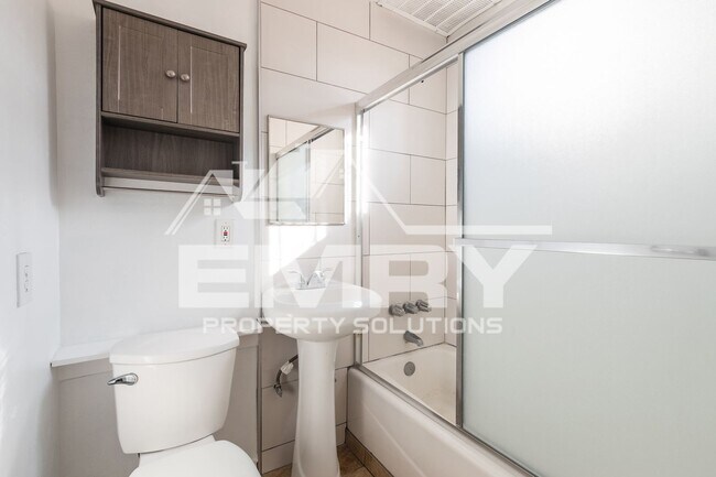 Building Photo - 2534 Hill St