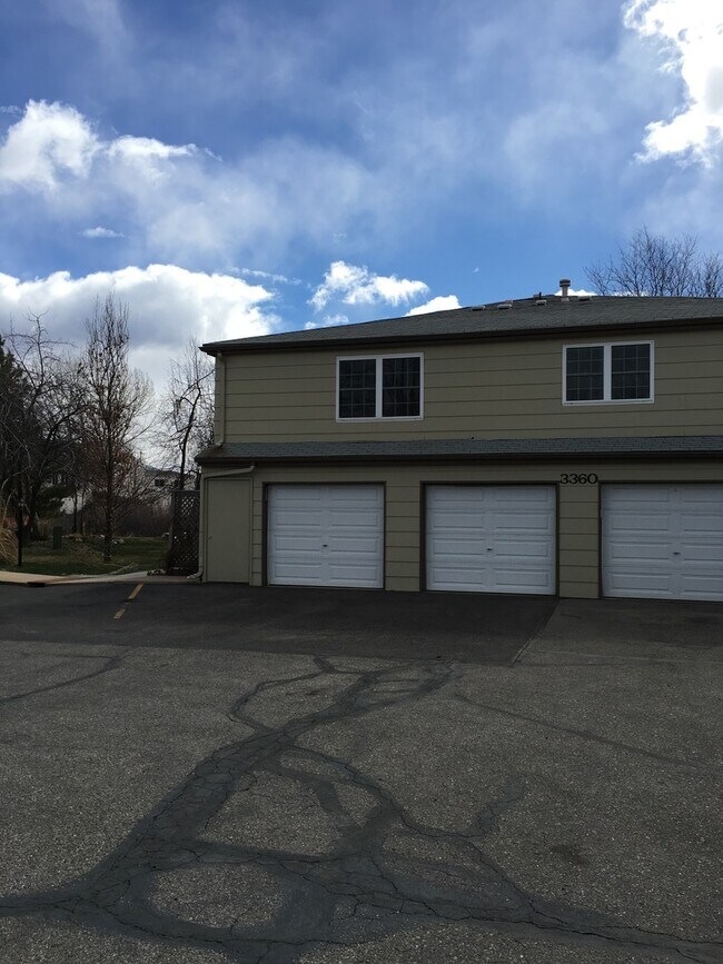 Building Photo - Lovely 2 bed 1 Bath Townhome in park-like setting in Boulder. - Available July 6th!