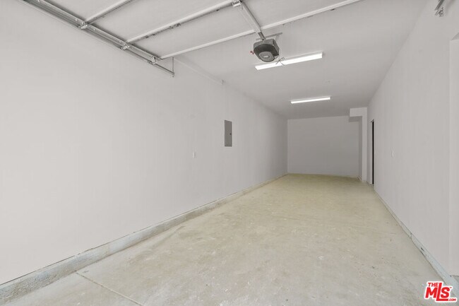 Building Photo - 4527 W 17th St