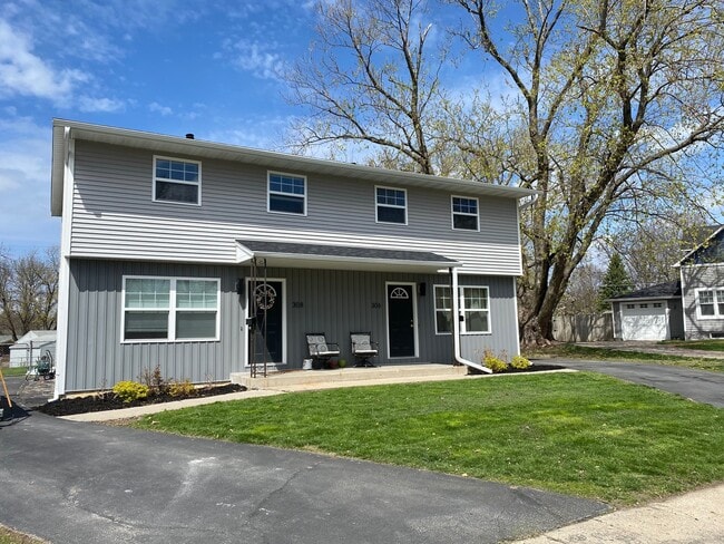 Primary Photo - 306 SW Westview Dr