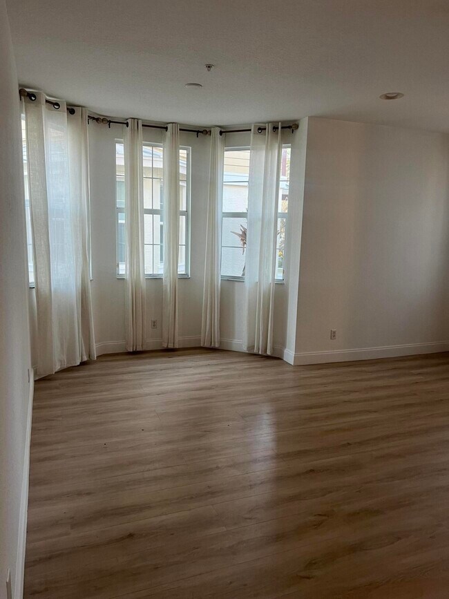 Building Photo - 1582 Grande Cull Way