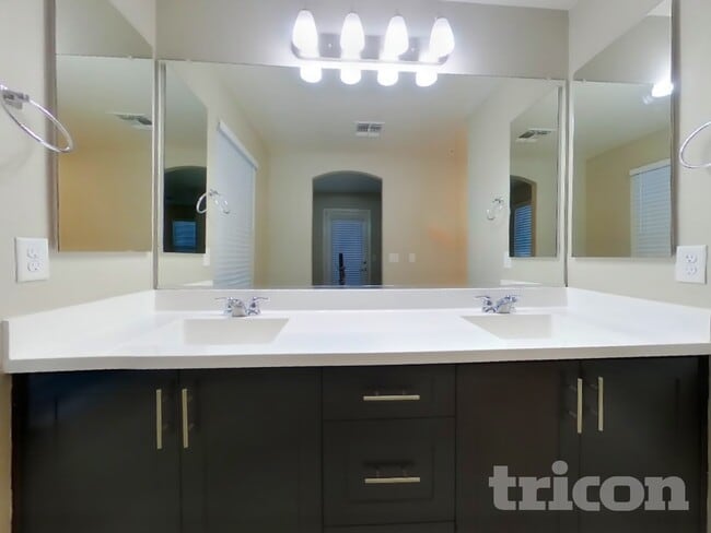 Building Photo - 12576 W Lindbergh Dr