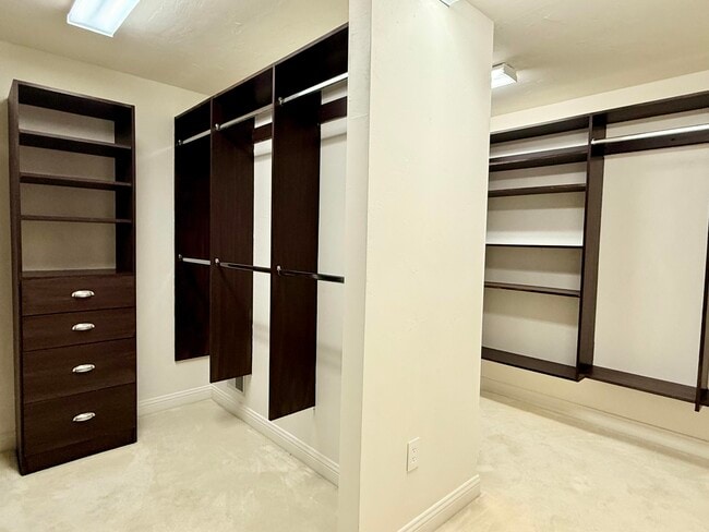 Building Photo - 900 Evergreen Cir