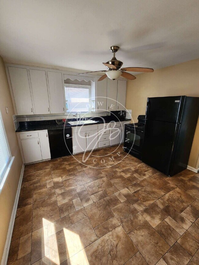 Building Photo - "Charming 2-Bedroom Haven on Luscombe Drive with Spacious 1105 sq ft Layout!"