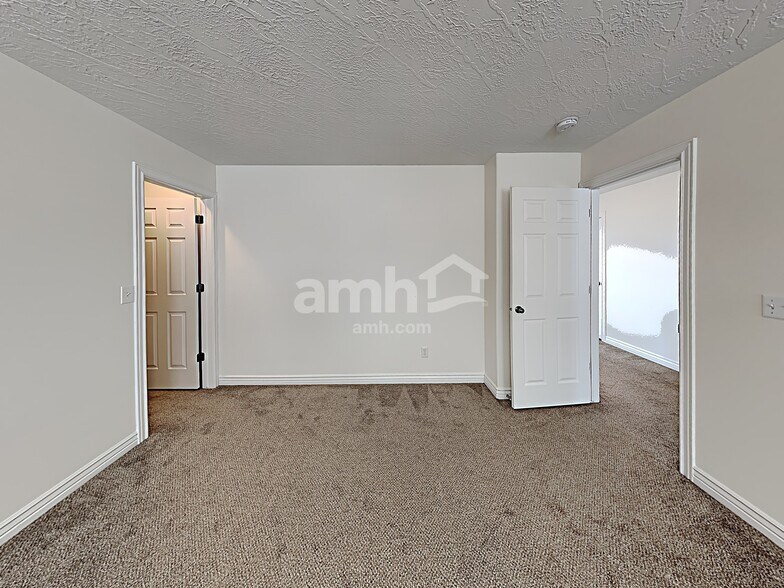 Building Photo - 10454 Sugarloaf Dr