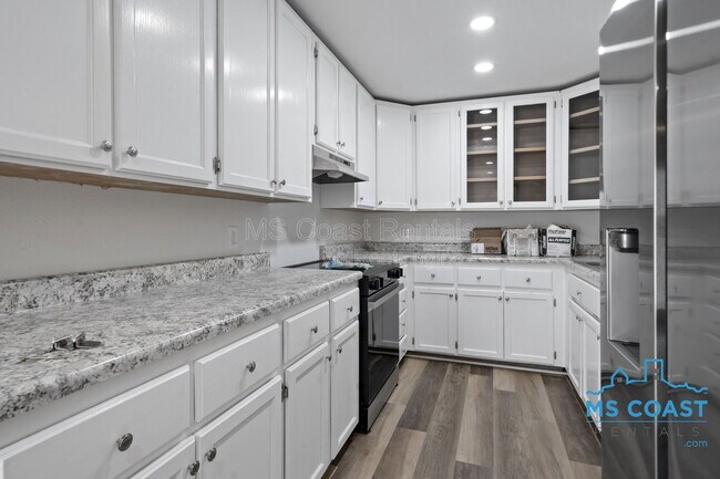 Building Photo - 340 Hiller Dr