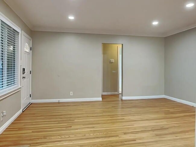 Building Photo - 4533 Albury Ave