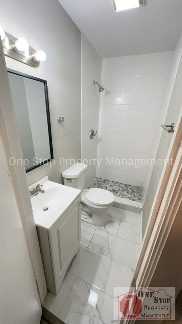 Building Photo - Beautiful 3 Bedroom 2 Bathroom in Independ...