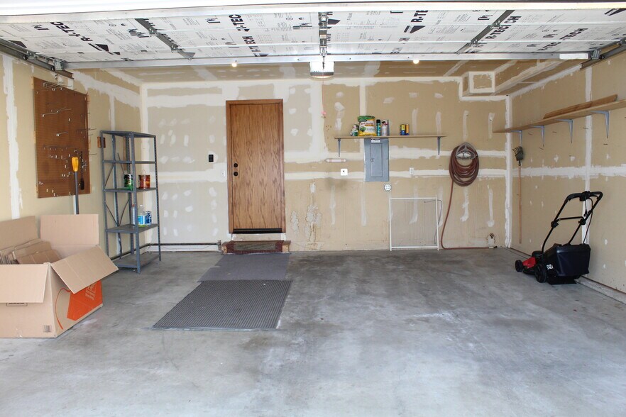Building Photo - 135 Apple Way
