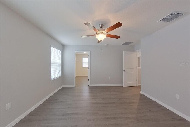 Building Photo - 8624 SW 44th Ct