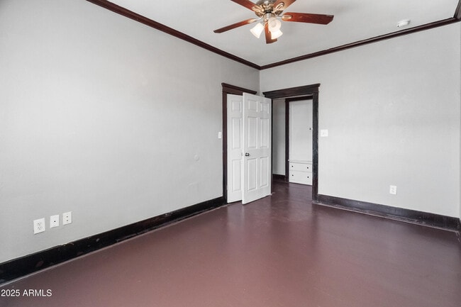 Building Photo - 122 N 9th Ave