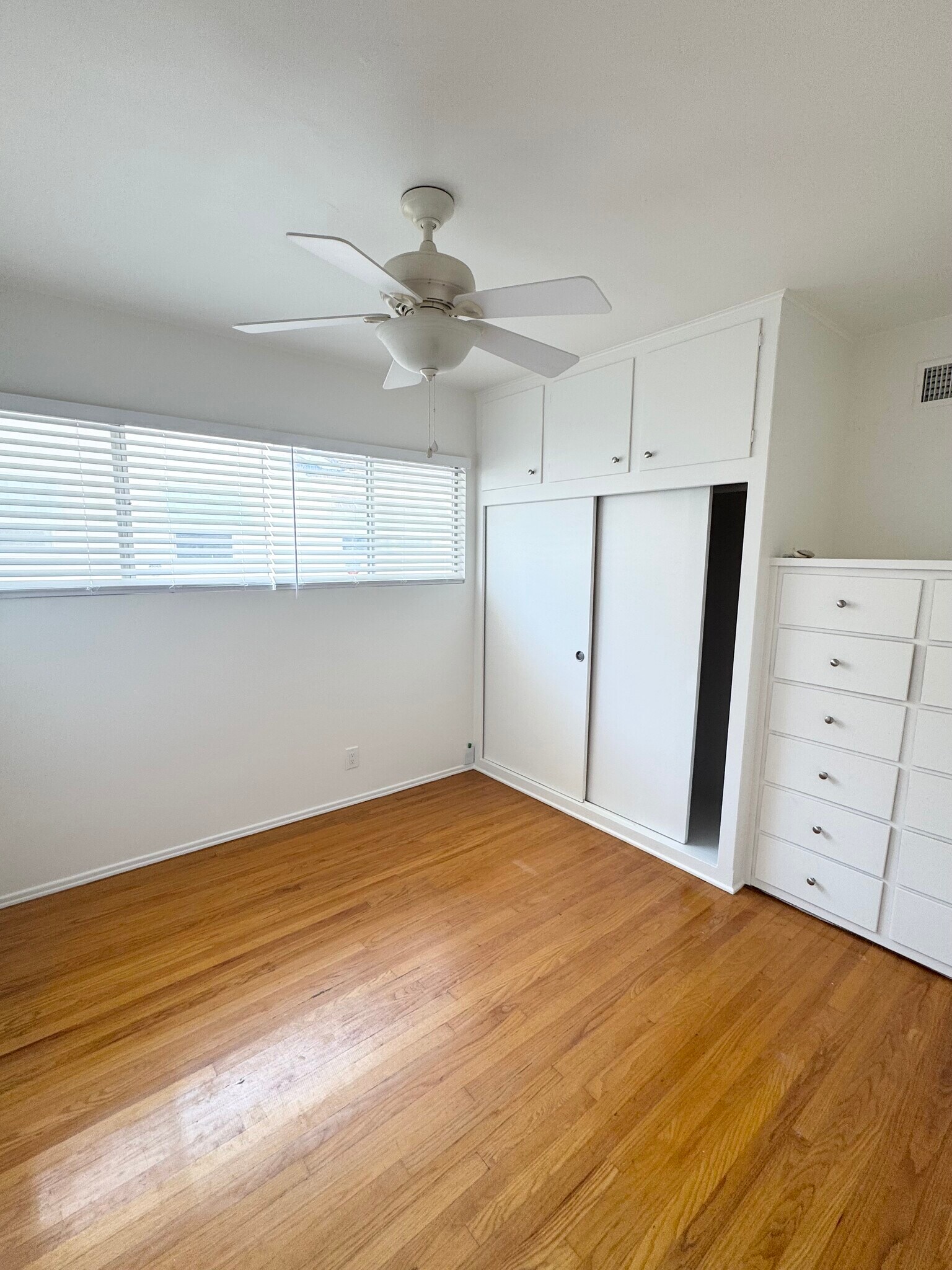 Building Photo - 1324 E Madison Ave