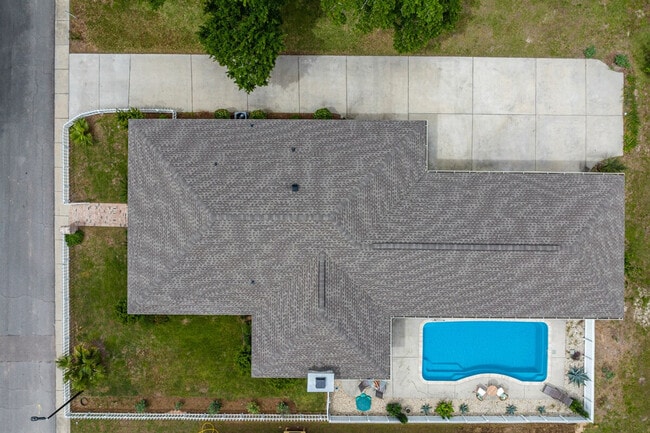 Building Photo - 164 Markham Dr