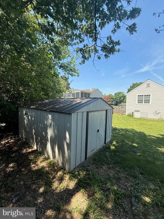 Building Photo - 805 London Ct