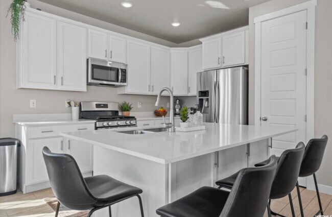 Building Photo - 2418 N 3370 W