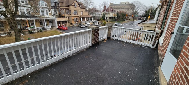 Building Photo - 1441 Linden St