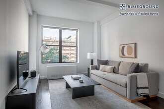 Building Photo - 212 W 91st St